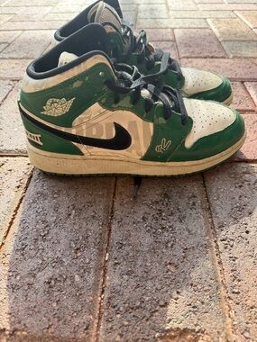 Youth - Nike Air Jordan Retro High Top Sneakers in Green & White